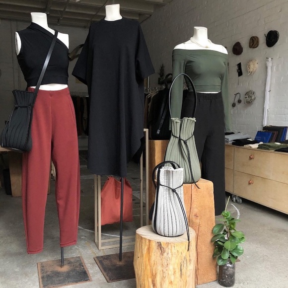 Hoi Bo High Waisted Stretch Jersey Pants in Maroon size Large - Picture 2 of 11